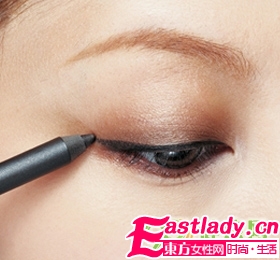 让你小眼变大眼眼线画法