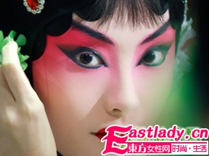 如何化色彩丰富的戏剧舞台妆