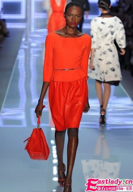 时装周上的烈焰红唇