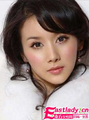 美艳动人 熟女妆容五大技巧