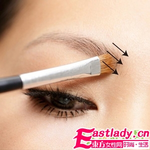 今秋最流行的柔美感眉形