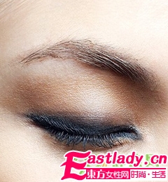 性感烟熏眼妆的技巧步骤图解