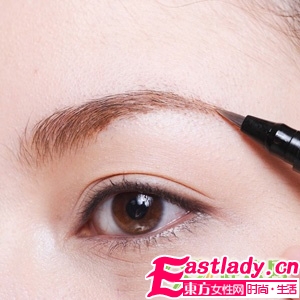 今秋最流行的柔美感眉形