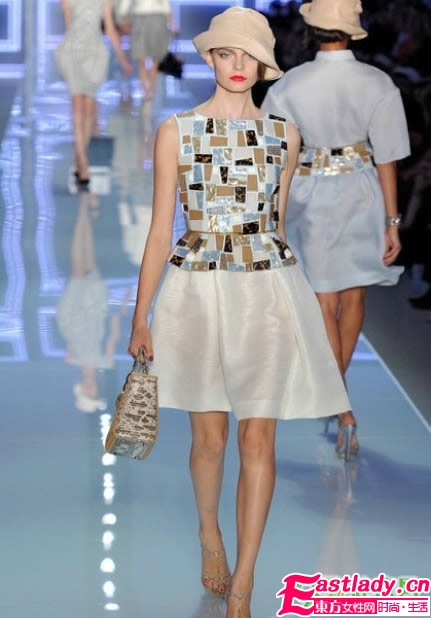 时装周上的烈焰红唇