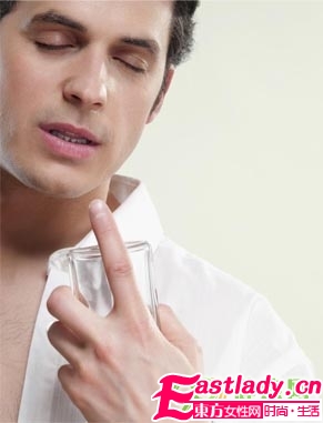 约会情调 男人香水用法