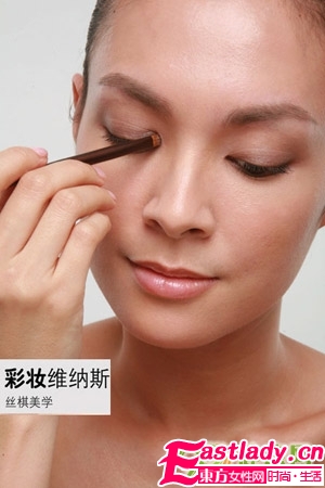 懒美人最爱的单色眼影立体画法