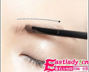 斜刘海+粗眉妆 经典美女搭配