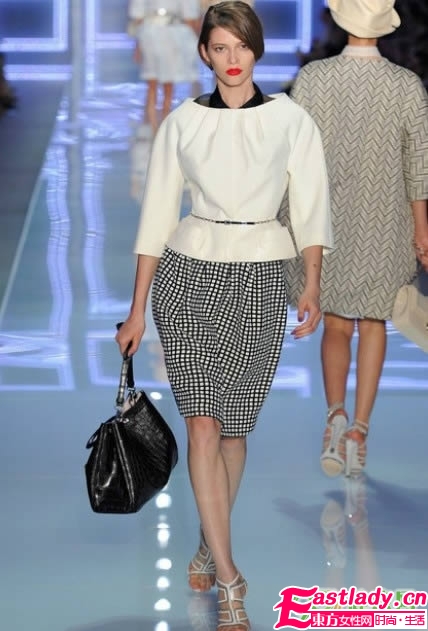 时装周上的烈焰红唇