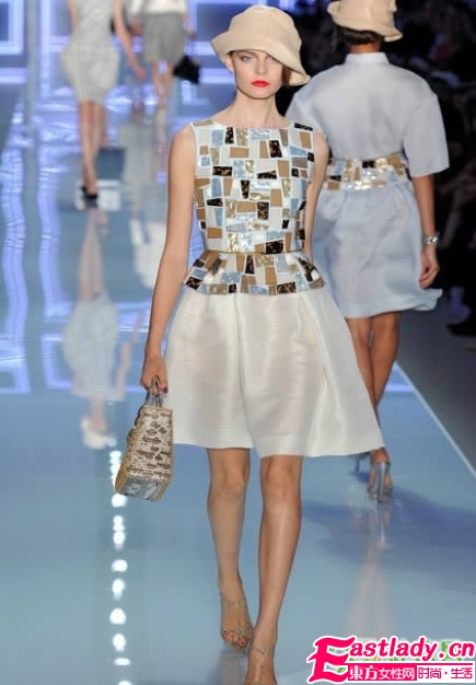 时装周上的烈焰红唇