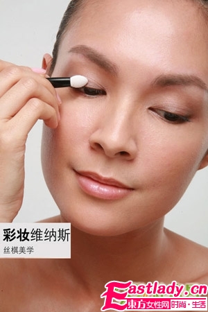 懒美人最爱的单色眼影立体画法