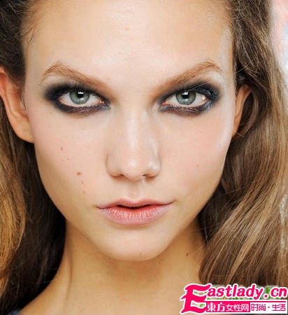 夜空蓝烟熏妆 来自梵高画作的灵感