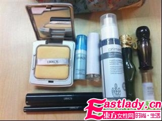 网友爆韩国美女同事的化妆包