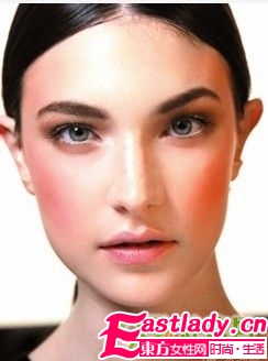 如何选择适合自己的腮红|如何选择适合自己的腮红