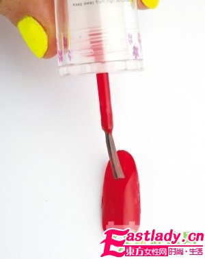 教你DIY夏日绚丽花色指甲