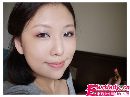 粉紫浪漫眼妆画法步骤