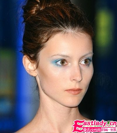 群星效仿 蓝精灵 俏美妆