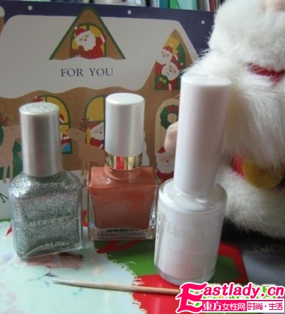 用牙签DIY彩绘雪花美甲