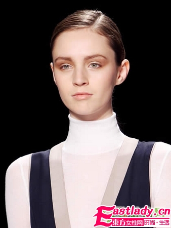 2011秋冬T台最热金色妆容