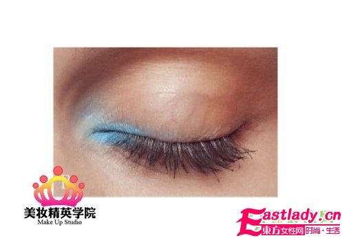 蓝色妆容大解密 做个迷人 蓝精灵