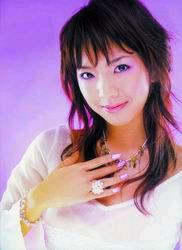 三种美女演绎指尖风情