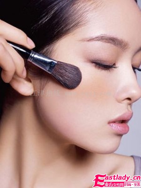 轻薄裸妆怎么画