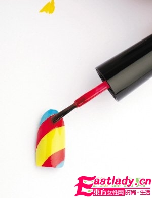 教你DIY夏日绚丽花色指甲