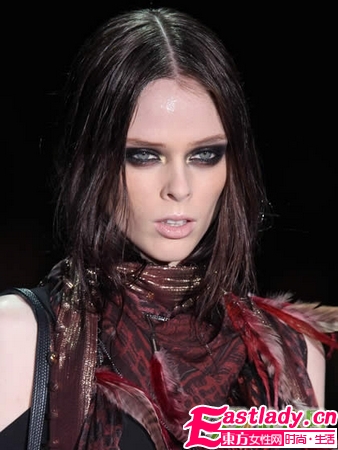 2011秋冬T台最热金色妆容