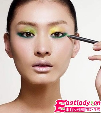 根据眼型画眼影