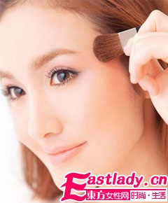 如何画漂亮眼妆装靓情人节