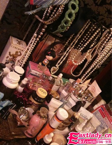 美妆达人吴佩慈装扮台揭秘 女星化装容貌绰约多姿