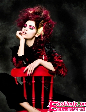 撞色眼影 制造过度自然感觉