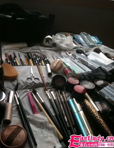 美妆达人吴佩慈装扮台揭秘 女星化装容貌绰约多姿