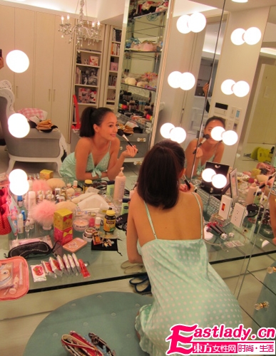 美妆达人吴佩慈装扮台揭秘 女星化装容貌绰约多姿