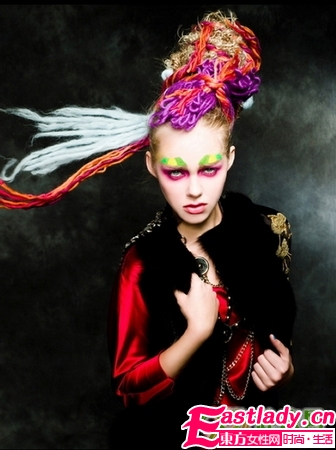 撞色眼影 制造过度自然感觉