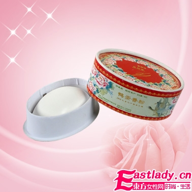 女性化妆时不要过多使用香粉