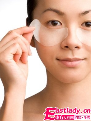 护理加化妆双管齐下 赶走眼部问题