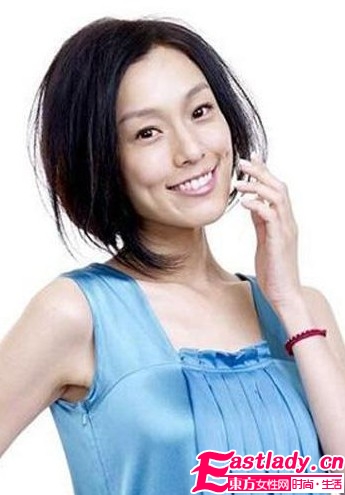 打造日系棕色系眼妆+蓬松大波浪