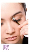 教你正确使用眼霜按摩棒美容