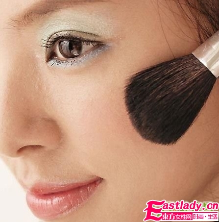 典雅高贵的湖水蓝眼妆