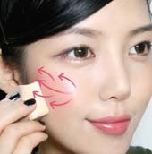 用口红画出自然好看腮红