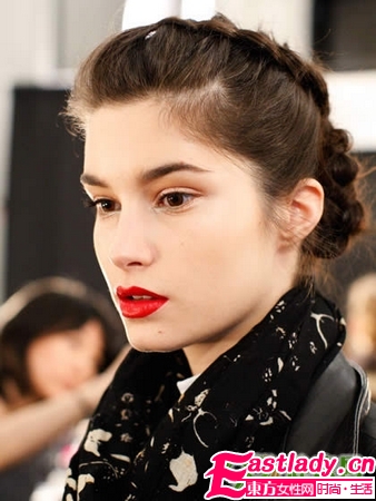 推荐10款闪耀的圣诞妆容