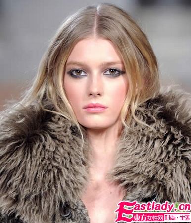 推荐10款闪耀的圣诞妆容