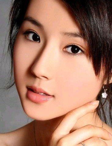 润泽妆容的化妆小技巧 做一个减龄青春美女