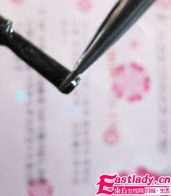 自制粉色波普美甲 让你个性十足