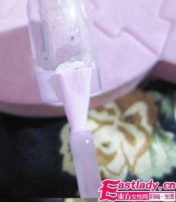 自制粉色波普美甲 让你个性十足