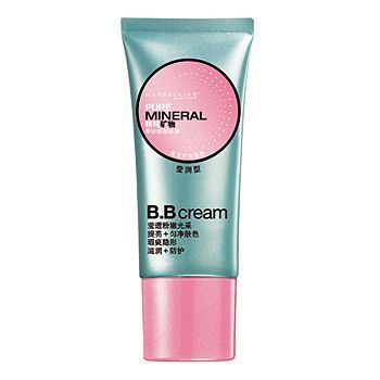 粉嫩双颊 可爱妆品打造街拍妆容