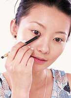 如何画眼线视频教程让你轻松学