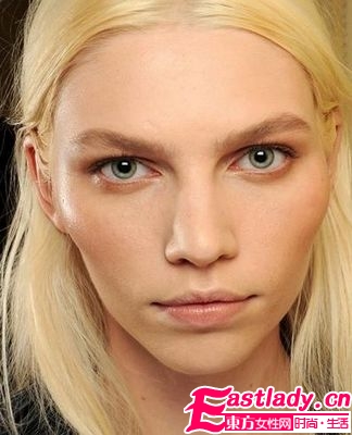 2011年秋冬潮妆抢先看 温暖色系唱主角