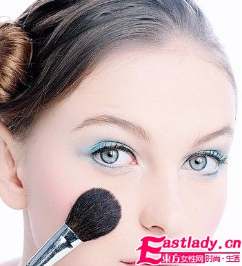 3种不同质地腮红上妆技巧