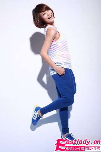 名嘴朱丹颠覆形象演绎时髦摇滚范儿